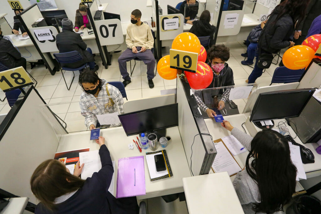 Agências do Trabalhador têm 11.276 vagas no Paraná